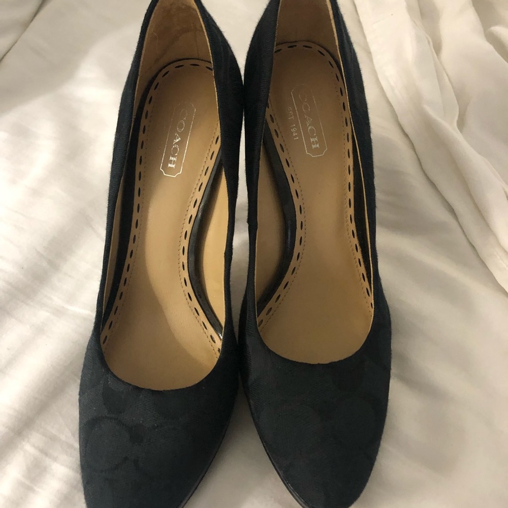 Coach pumps